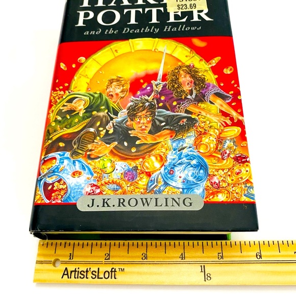 Harry Potter and the Deathly Hallows by - by J. K. Rowling - Picture 8 of 9